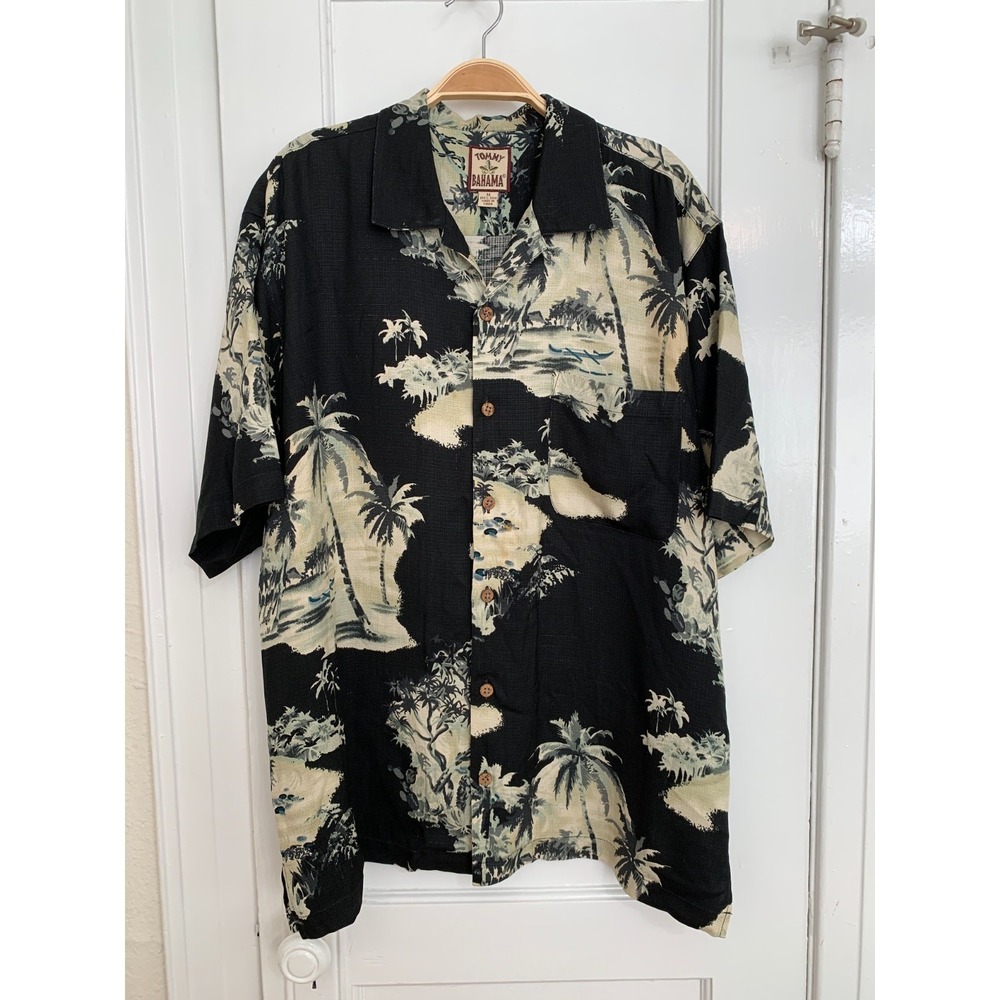 Tommy Bahama 100% Silk Hawaiian Aloha Camp Shirt Watercolor Palms Canoe / Size M